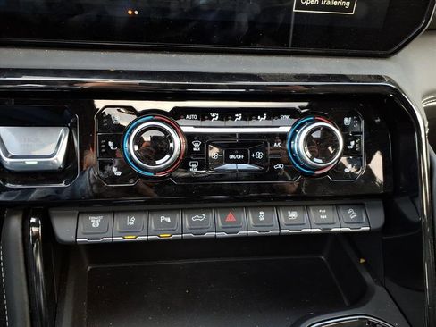 Used 2026 GMC Sierra 2500 AT4X image 9