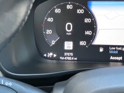 Used 2019 Volvo XC40 T5 Momentum AWD/4WD image 25