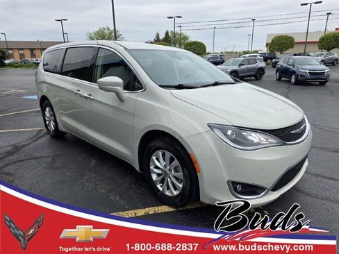 Used 2020 Chrysler Pacifica Touring w/ Advanced Safetytec Group FWD image 1