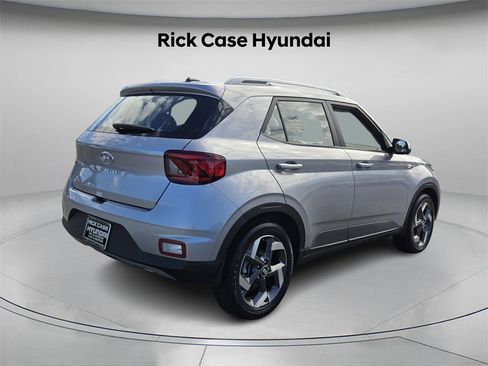 Certified 2025 Hyundai Venue SEL image 7