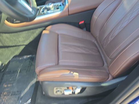 Used 2025 BMW X7 M60i w/ Executive Package image 16
