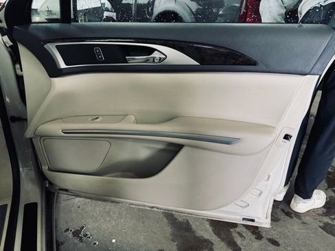 Used 2014 Lincoln MKZ image 13