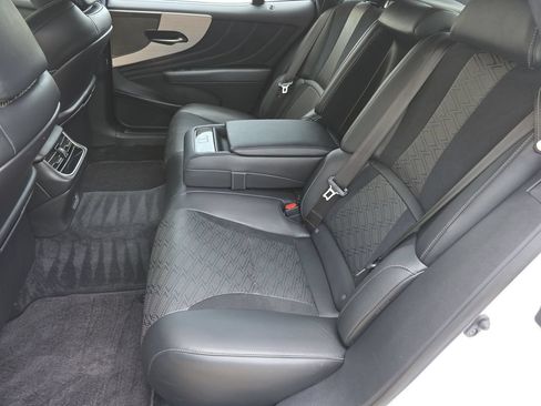 Used 2018 Lexus LS 500 F Sport w/ Accessory Package (Z1) RWD image 31