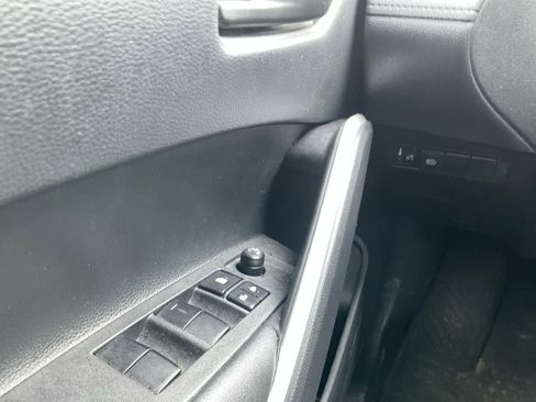 Used 2024 Toyota Corolla Cross LE image 19