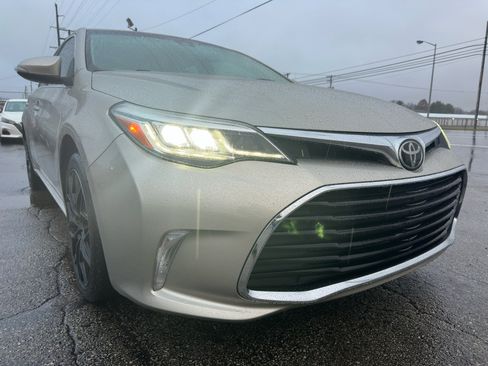 Used 2018 Toyota Avalon Touring image 10