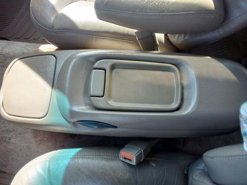 Used 1998 Chevrolet Tahoe 4WD w/ Preferred Equipment Group 3 image 25