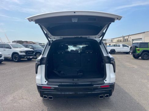 Used 2025 Chevrolet Traverse RS w/ LPO, Floor Liner Package AWD/4WD image 13