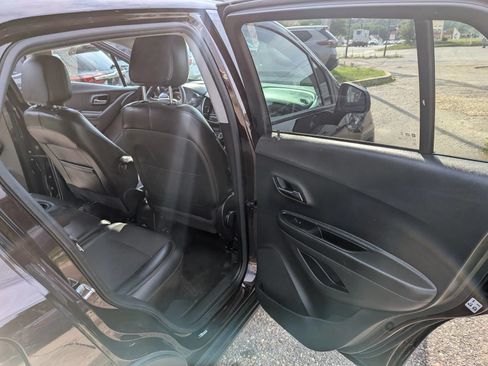 Used 2021 Chevrolet Trax LT AWD/4WD image 27