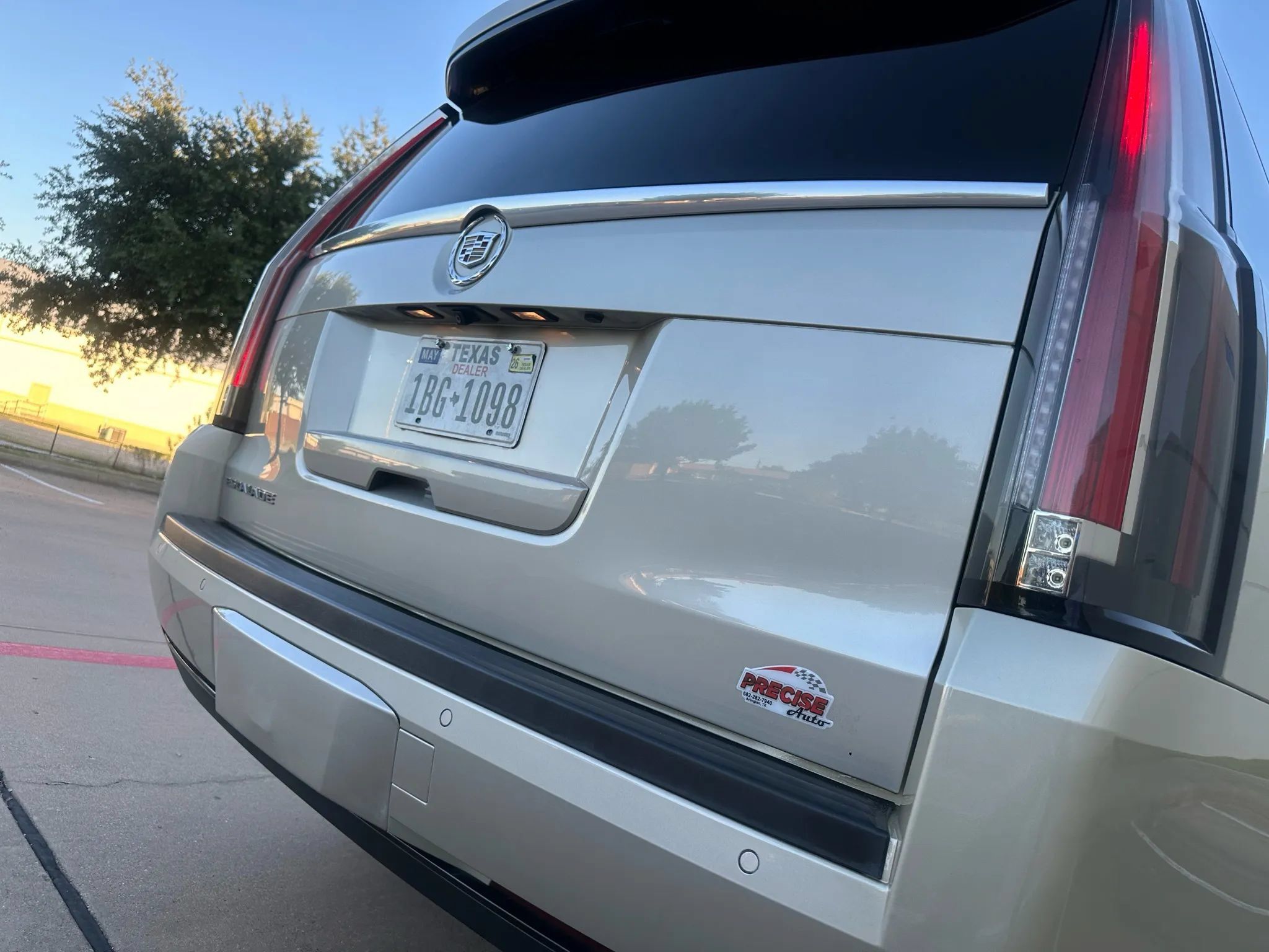 Used 2015 Cadillac Escalade Luxury AWD/4WD image 13