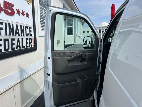 Used 2022 Chevrolet Express 2500 w/ Driver Convenience Package image 8