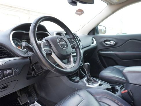 Used 2015 Jeep Cherokee Trailhawk w/ Comfort/Convenience Group image 10