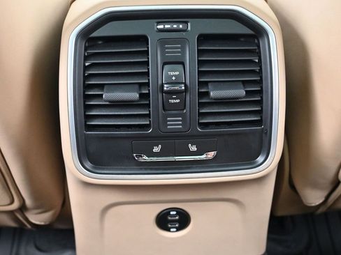 Certified 2026 Porsche Macan AWD/4WD image 8