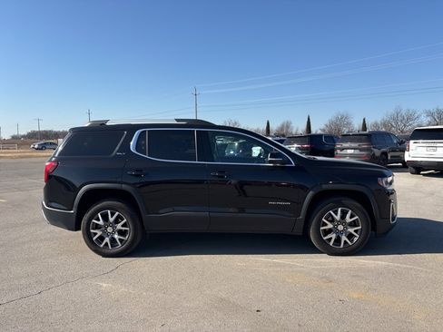Used 2023 GMC Acadia SLT image 2