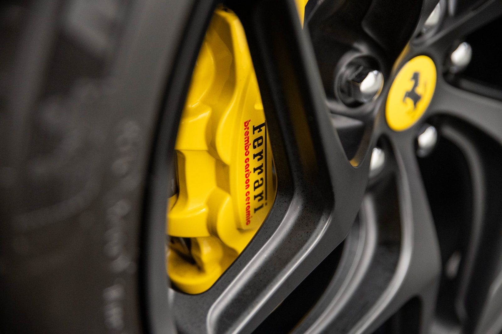 Used 2020 Ferrari 812 Superfast RWD image 34
