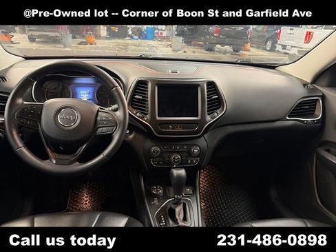 Used 2019 Jeep Cherokee Trailhawk w/ Cold Weather Group AWD/4WD image 18