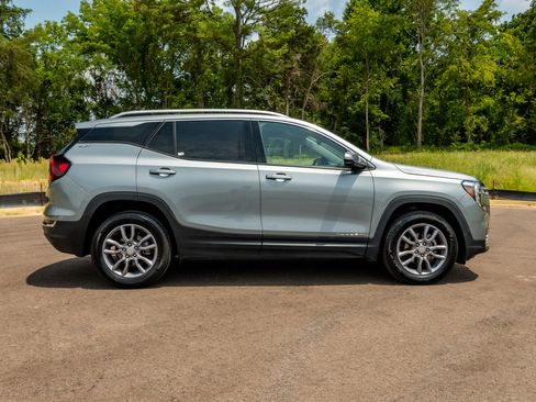 Used 2024 GMC Terrain SLT AWD/4WD image 4