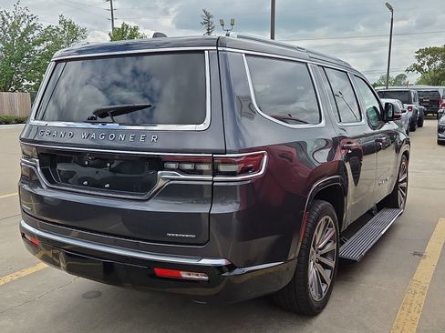 Used 2022 Jeep Grand Wagoneer Series II AWD/4WD image 4