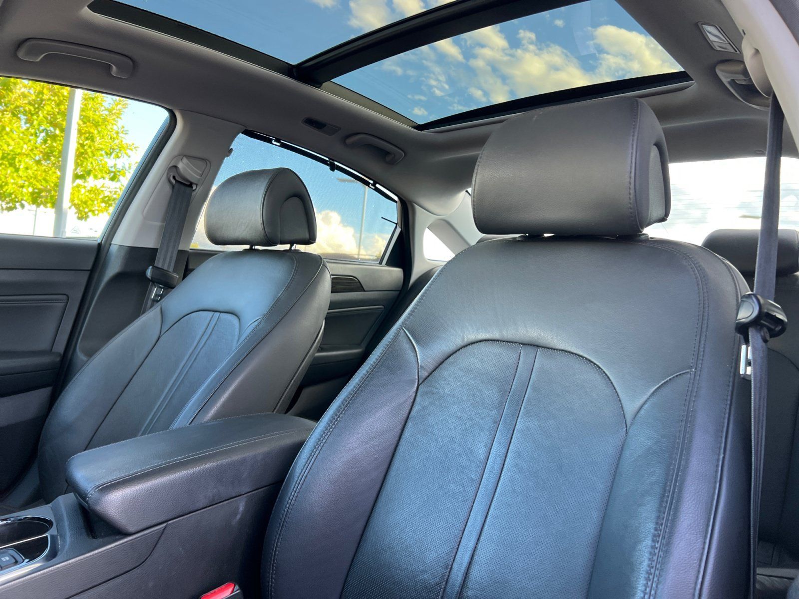 Used 2015 Hyundai Sonata Limited w/ Option Group 06 FWD image 14
