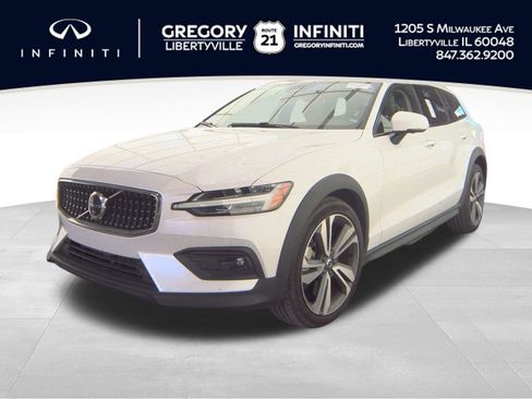 Used 2025 Volvo V60 B5 Cross Country Plus AWD/4WD image 1