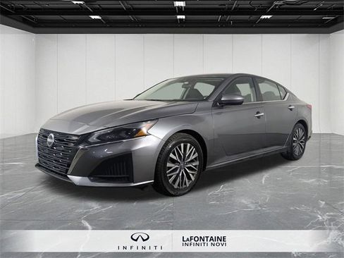 Used 2023 Nissan Altima 2.5 SV image 1