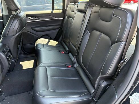 Used 2023 Jeep Grand Cherokee Limited w/ Black Appearance Package AWD/4WD image 11