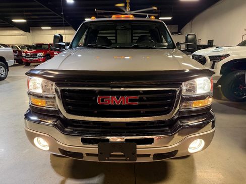 Used 2006 GMC Sierra 3500 SLE w/ Heavy-Duty Power Package image 16