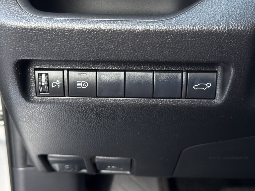 Used 2019 Toyota RAV4 XLE w/ Convenience Package FWD image 22