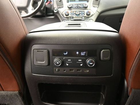Used 2019 Chevrolet Suburban Premier w/ Premier Plus Edition RWD image 26