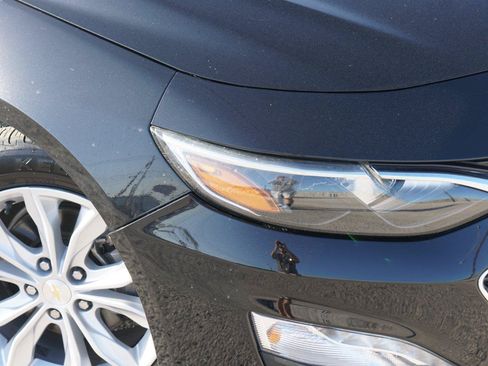 Used 2025 Chevrolet Malibu LT FWD image 3