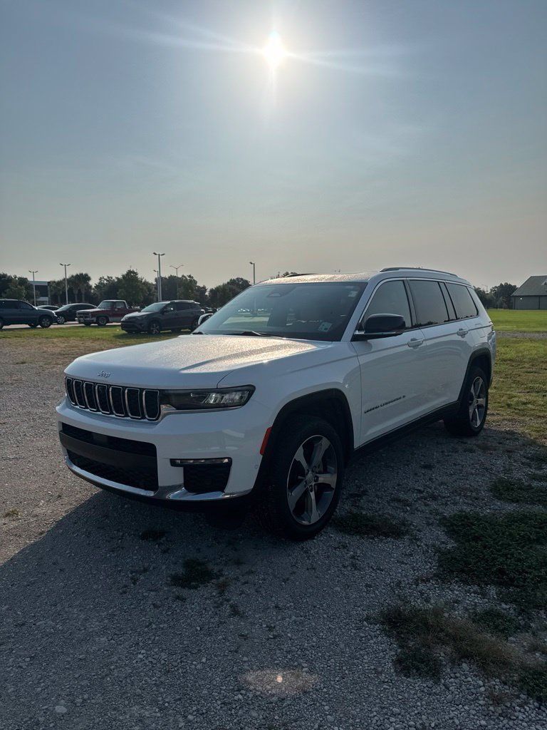Used 2023 Jeep Grand Cherokee L Limited w/ Luxury Tech Group II AWD/4WD image 1