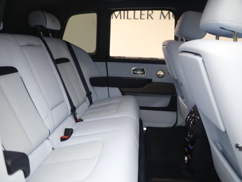 Certified 2025 Rolls-Royce Cullinan AWD/4WD image 25