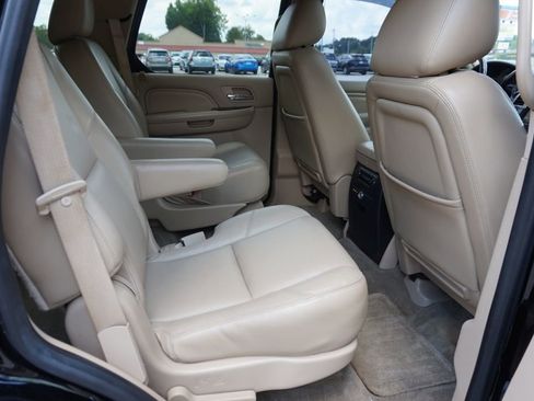 Used 2013 Cadillac Escalade Premium image 28
