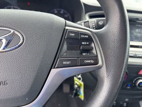 Used 2020 Hyundai Accent SE FWD image 12