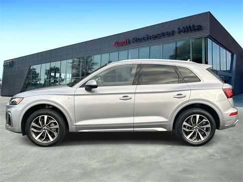 Used 2023 Audi Q5 2.0T Premium w/ Convenience Package image 2