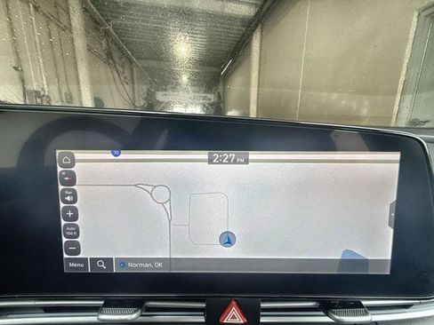 Used 2025 Hyundai Elantra Limited FWD image 18