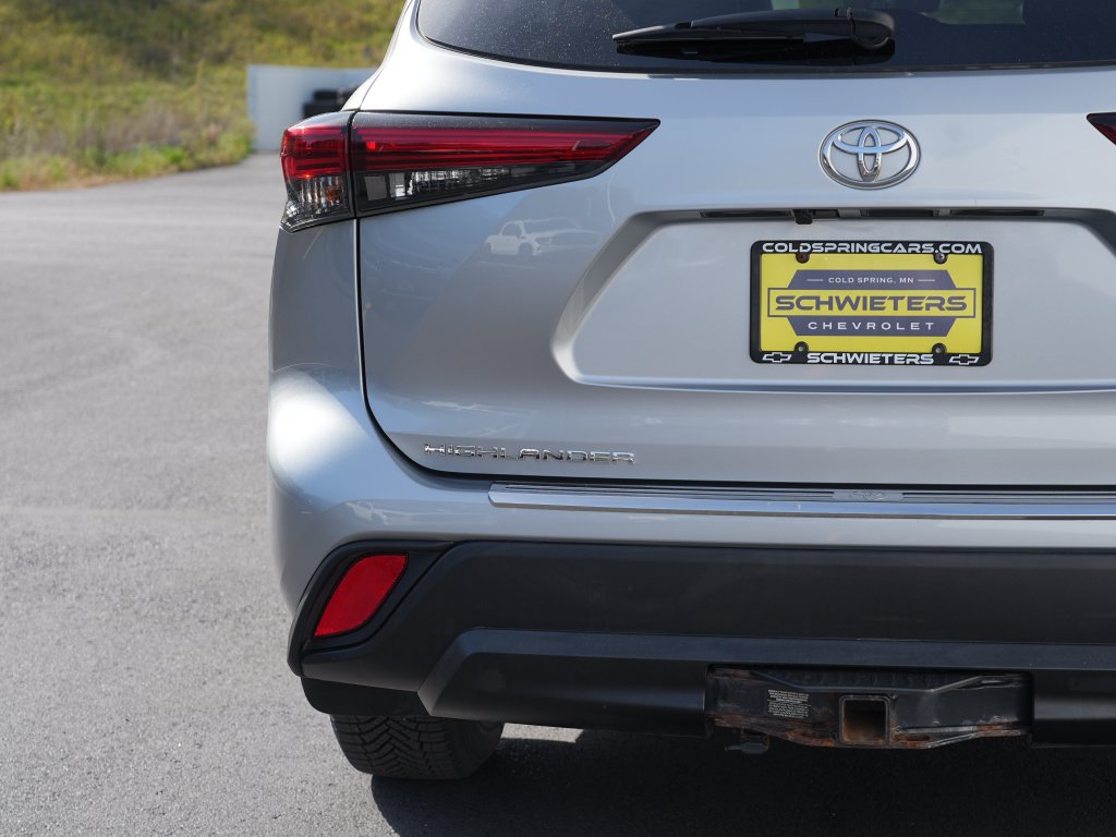 Used 2023 Toyota Highlander XLE AWD/4WD image 11