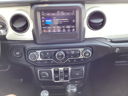 Used 2021 Jeep Wrangler Unlimited Sport image 18