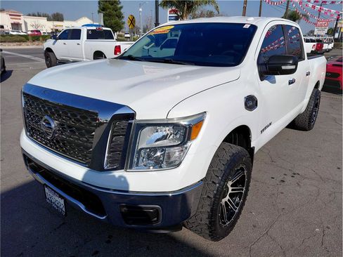 Used 2017 Nissan Titan SV image 17