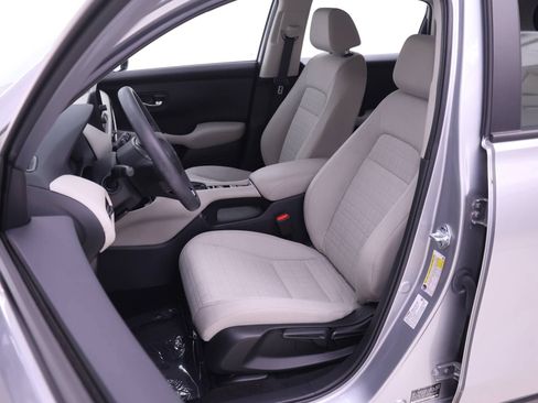 Certified 2025 Honda HR-V LX image 4