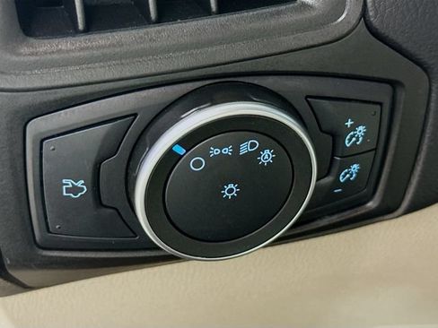 Used 2018 Ford Focus SE FWD image 8