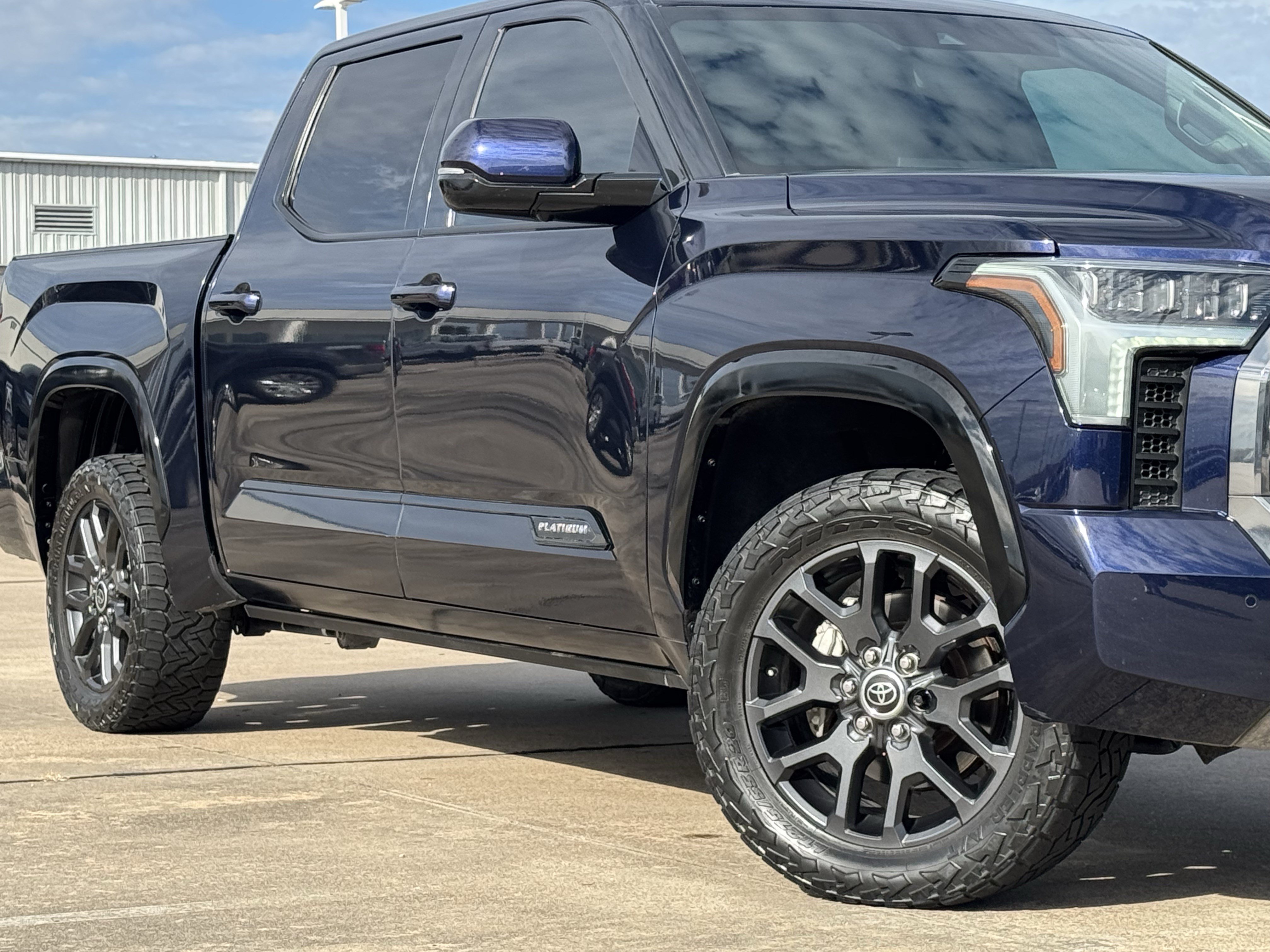 Used 2023 Toyota Tundra Platinum AWD/4WD image 3