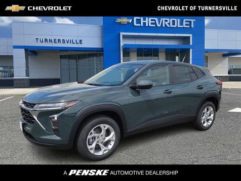 New 2026 Chevrolet Trax LS w/ LS Convenience Package FWD image 1