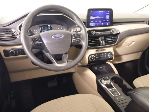 Used 2022 Ford Escape SE FWD image 2