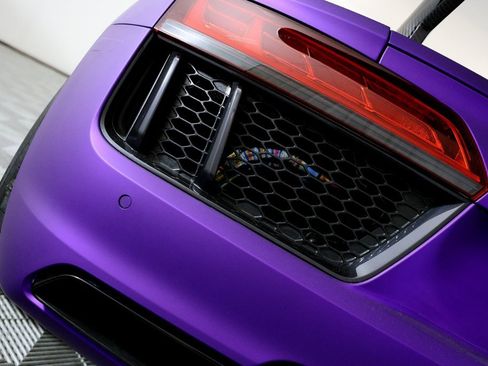 Used 2017 Audi R8 V10 w/ Carbon Exterior Package image 70