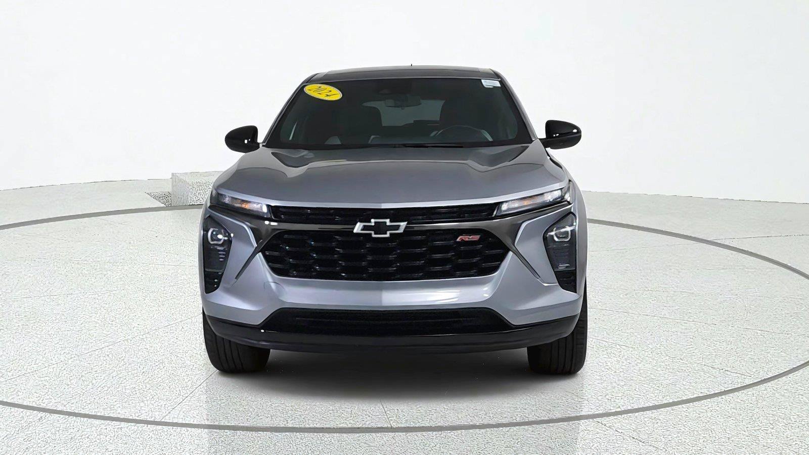 Used 2024 Chevrolet Trax RS FWD image 2