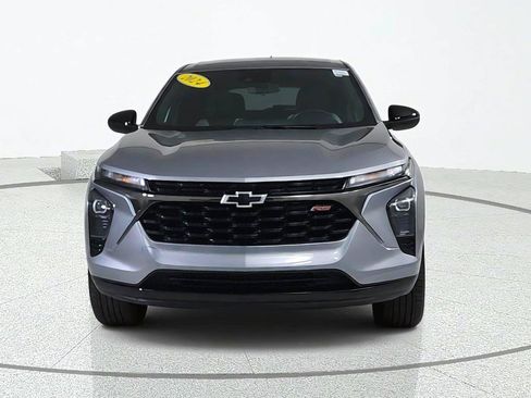 Used 2024 Chevrolet Trax RS FWD image 2
