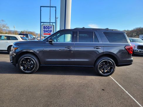 Used 2022 Ford Expedition Limited image 8