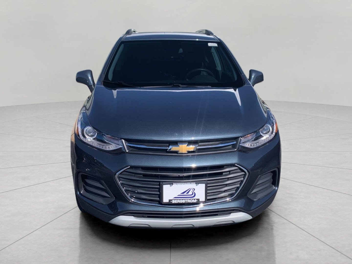 Used 2021 Chevrolet Trax LT w/ Premium Seat Package AWD/4WD image 3