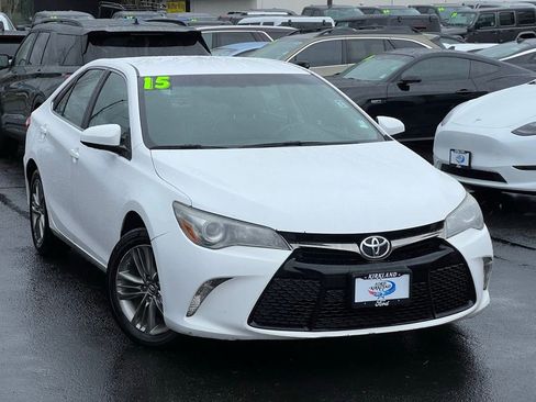 Used 2015 Toyota Camry SE FWD image 1