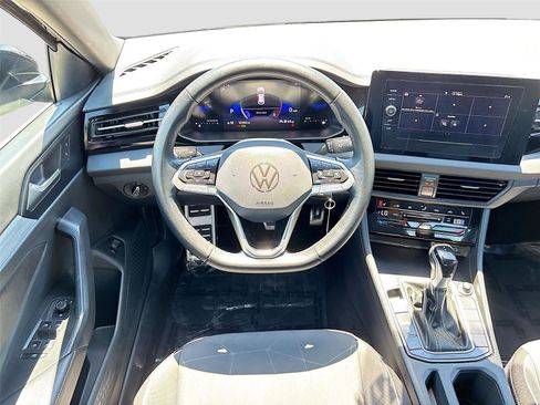 Used 2025 Volkswagen Jetta Sport FWD image 21